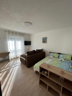 Studio Sunrise, Neum